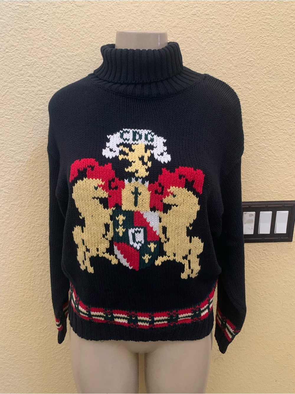 VTG NWT Cambridge Dry Goods Size Small Black With Royal Emblem Crest Turtleneck